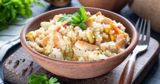 cena saludable para la diabetes ensalada de quinoa y pollo a la parrilla